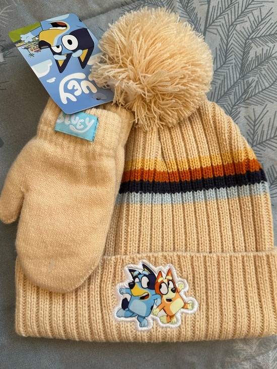 Bluey Other - NWTS Bluey Toddlers Pom Beanie & Mittens Set - Light Beige w/Stripes Sz 2T-5T